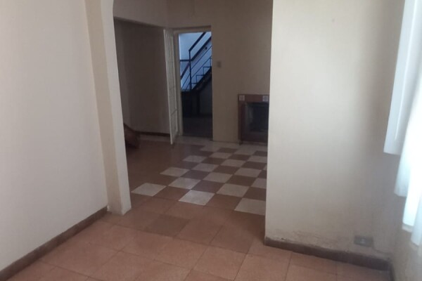 Casa centrica con 2 dorm y garaje